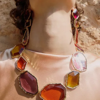 Большое преувеличенное геометрическое ожерелье-чокер из акрилового камня с кристаллами для женщин, эффектное ожерелье-ошейник из смолы