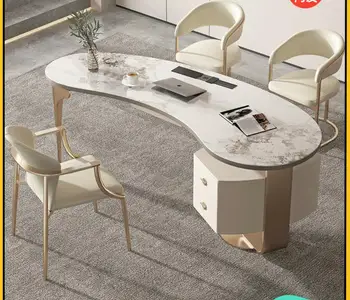 Комбинация стойки регистрации и стула для деловых консультаций, современная каменная плита, легкий роскошный стол, простой домашний офис для небольшой семьи.