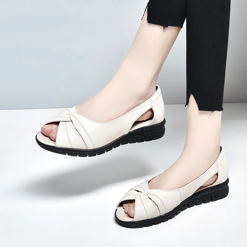2023 Летние новые женские босоножки из натуральной кожи, нескользящие сандалии на плоской подошве, женская повседневная обувь для мам с открытым носком большого размера, Женская . ' - ' . 3