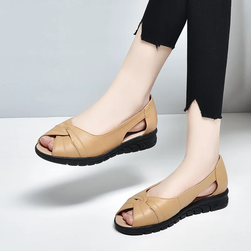 2023 Летние новые женские босоножки из натуральной кожи, нескользящие сандалии на плоской подошве, женская повседневная обувь для мам с открытым носком большого размера, Женская . ' - ' . 4