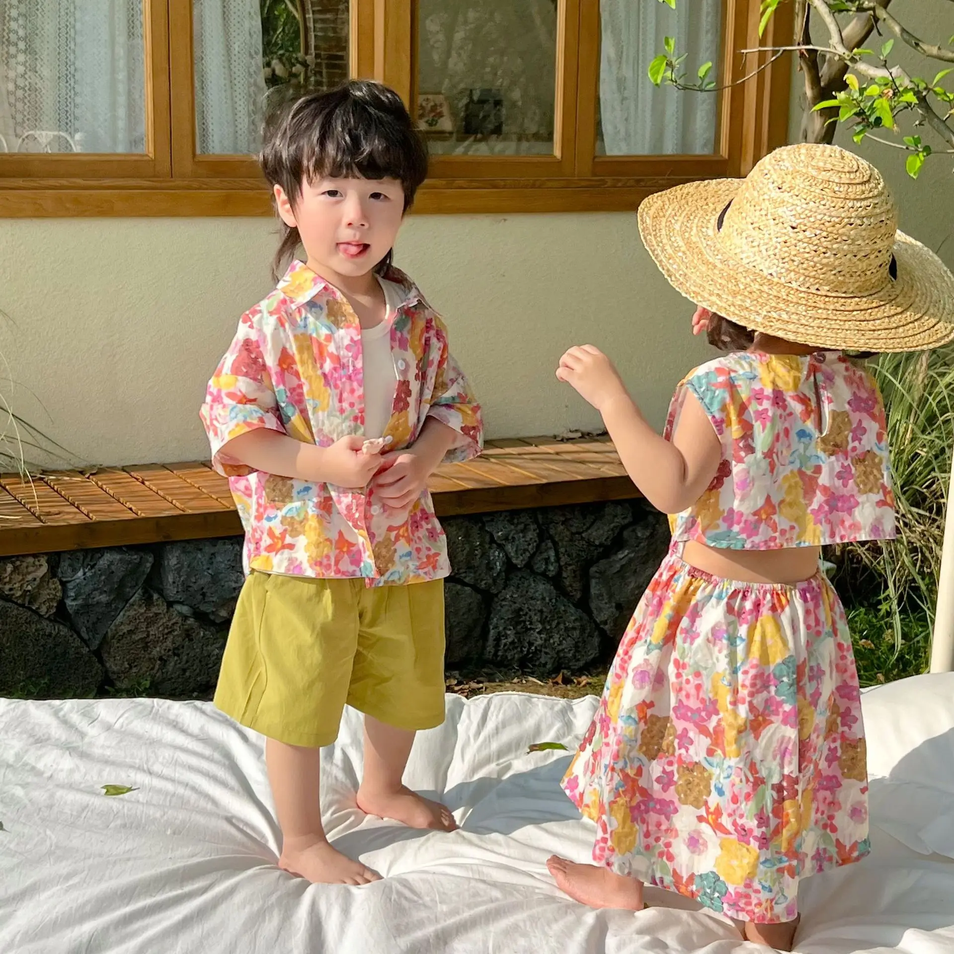 Корейская детская одежда 2023, Летние рубашки с цветочным рисунком для мальчиков, Шорты, костюм-двойка, платья с цветочным рисунком для девочек, Комплекты детской праздничной одежды . ' - ' . 0