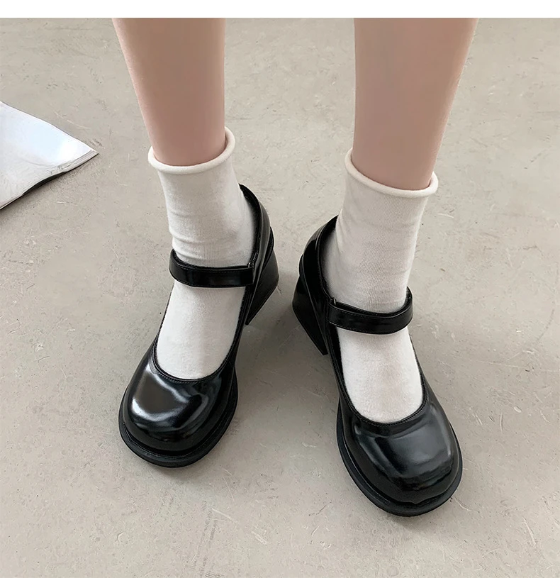 Туфли Мэри Джейн на черном каблуке, женские туфли в стиле Лолиты на платформе, мода 2022 года, винтажные туфли на толстом высоком каблуке, модные роскошные туфли-лодочки . ' - ' . 4